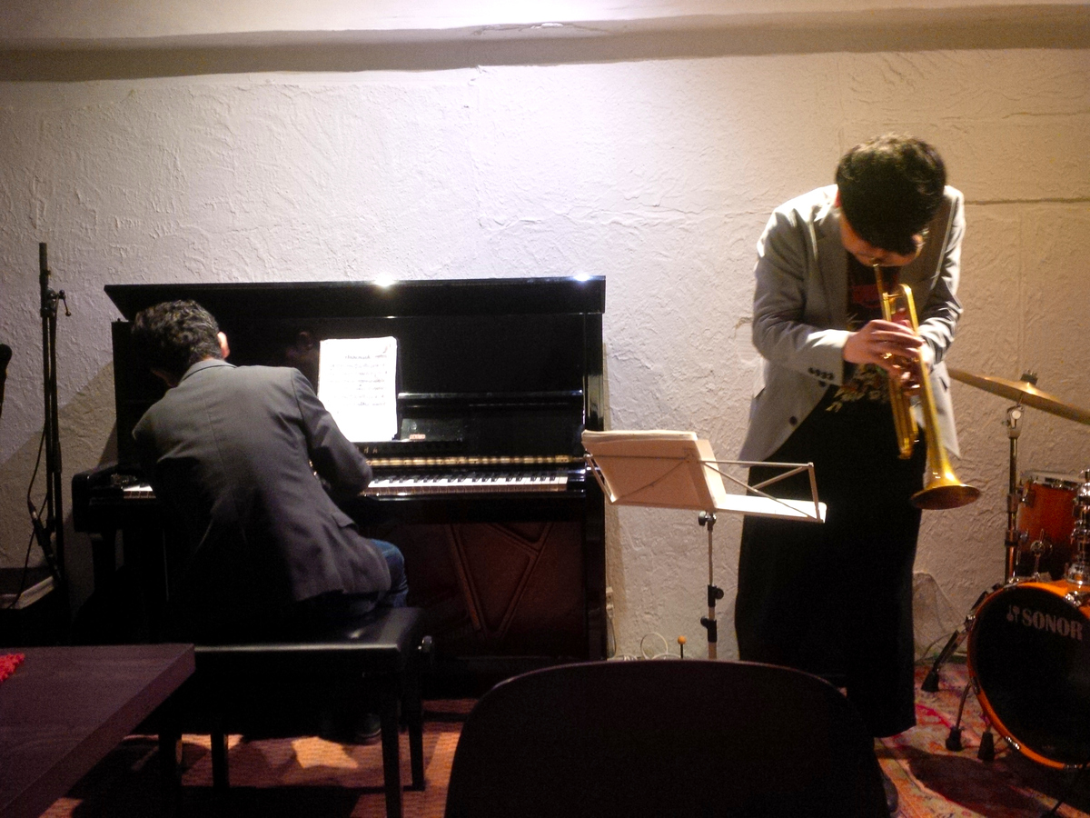 Figure 8: Shinpei Ruike (trumpet) and George Nakajima (piano) at Velera (January 2017, previous Ginza location)
