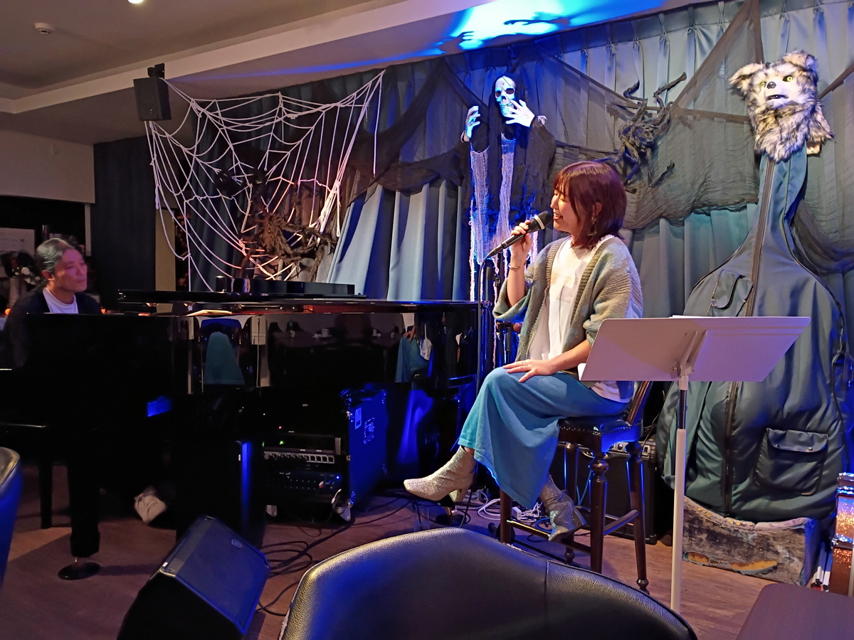 Figure 3: Akiko Suda (vocals) and Yuichi Narita (piano) as “Botan” at Velera (October 2025)