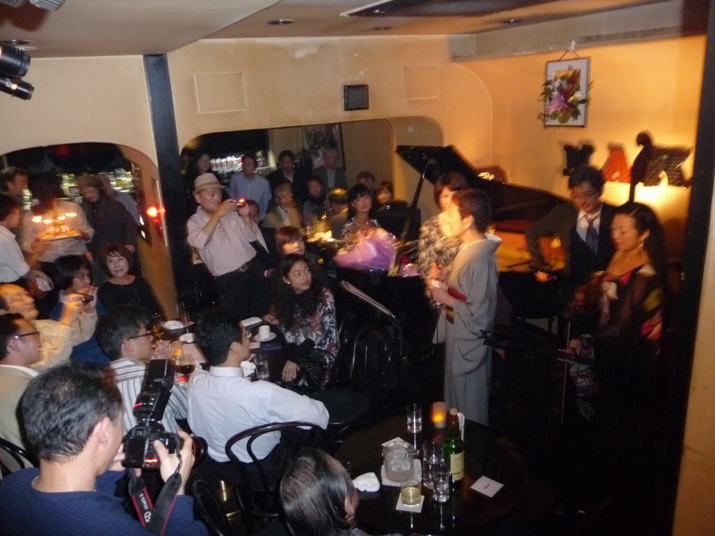 Figure 4: Club owner Misako-san’s birthday party with Mie Joke (vocals), Yukari Inoue (piano), Noriko Satomi (violin), and others at Yoyogi Naru (November 2011)
