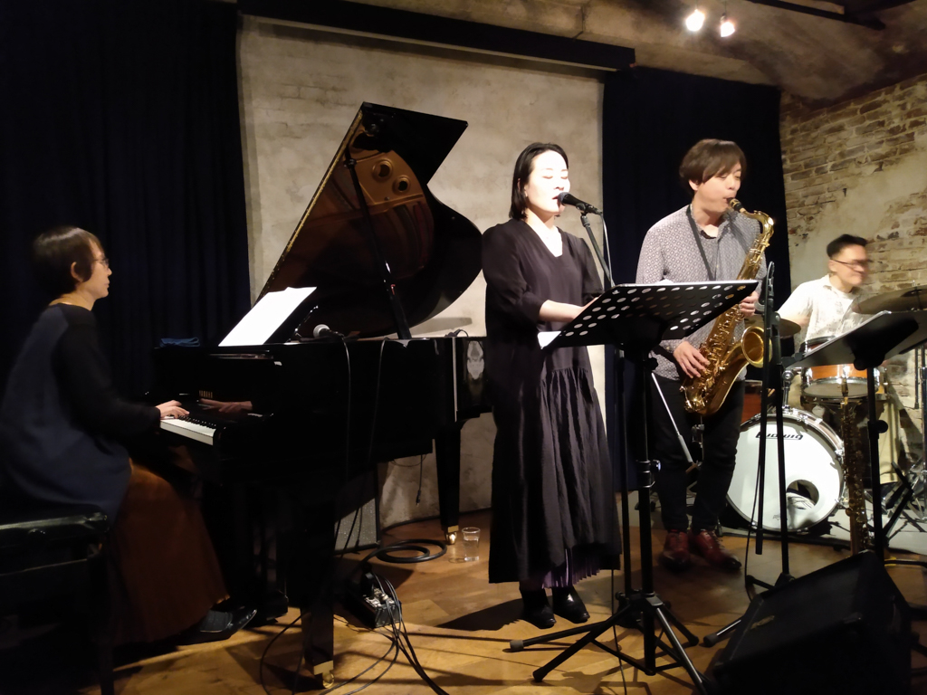 Figure 1: Throated Sloth performs at Zimagine in April 2023 with pianist Fumie Chiba, vocalist Aya Kurosawa, Akihiro Yoshimoto on sax, and Kaoru Suzuki on drums.
